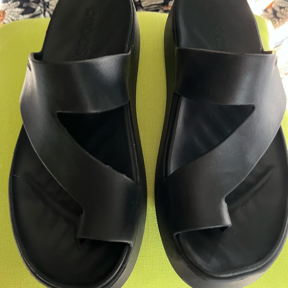 CROCS Black Women's Getaway Sandals